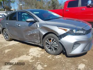 2024 Kia Forte LXS z VIN 3KPF24ADXRE838070, wystawiony jako IAAI lot #41723994 z przebiegiem 2 989 mil mil oraz . Historia ofert i sprzedaży dostępna na DreamBid. Obrazek 1.