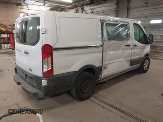 2016 Ford Transit Cargo z VIN 1FTYE1YM1GKB30742, wystawiony jako IAAI lot #41357645 z przebiegiem 240 747 mil mil oraz . Historia ofert i sprzedaży dostępna na DreamBid. Obrazek 4.