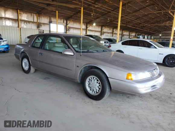 1995 Mercury Cougar z VIN 1MELM62W2SH613956, wystawiony jako Copart lot #49742425 z przebiegiem 94 806 mil mil oraz Tytuł czysty. Historia ofert i sprzedaży dostępna na DreamBid. Obrazek 4.