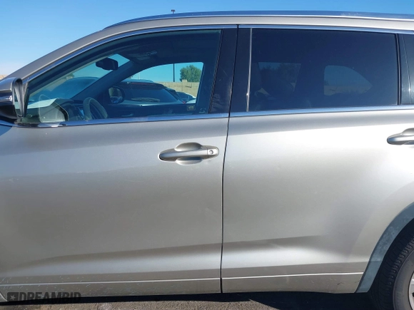 2014 Toyota Highlander XLE with VIN 5TDKKRFHXES024685, listed as a IAAI auction lot 41548281 with 160,000 mi miles. Bid and sale history available at carsss.com. Image 15.