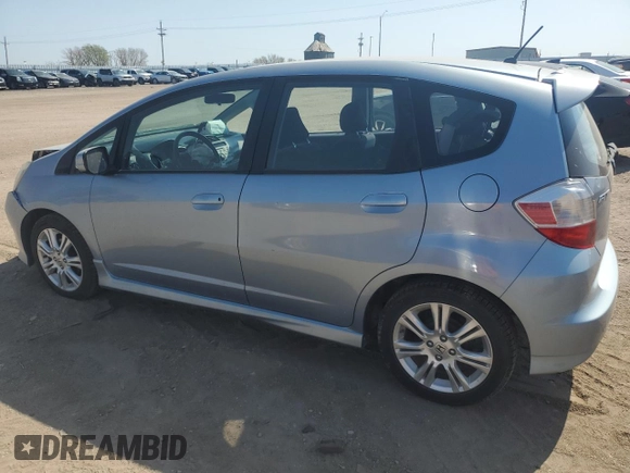 2011 Honda Fit Sport z VIN JHMGE8H53BC021245, wystawiony jako Copart lot #55393345 z przebiegiem 133 910 mil mil oraz Szkody całkowita. Historia ofert i sprzedaży dostępna na DreamBid. Obrazek 2.