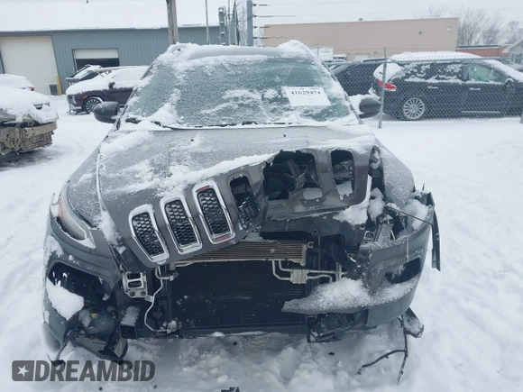 2018 Jeep Cherokee Latitude Plus z VIN 1C4PJMLB1JD530195, wystawiony jako IAAI lot #41629474 z przebiegiem 202 827 mil mil oraz . Historia ofert i sprzedaży dostępna na DreamBid. Obrazek 13.