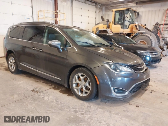 2018 Chrysler Pacifica Limited z VIN 2C4RC1GG2JR357615, wystawiony jako IAAI lot #41937587 z przebiegiem 62 394 mil mil oraz . Historia ofert i sprzedaży dostępna na DreamBid. Obrazek 1.