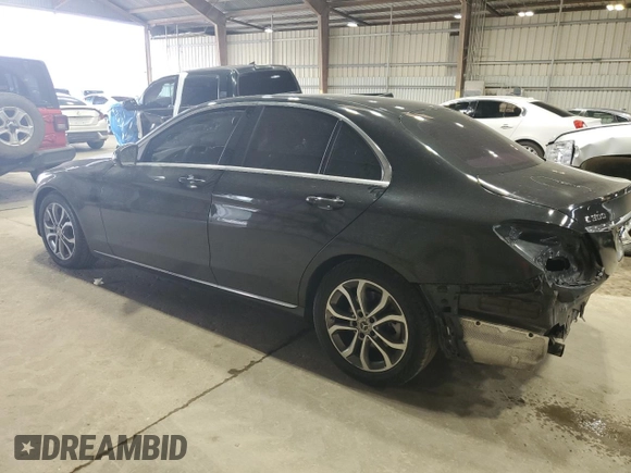 2018 Mercedes-Benz C 300 z VIN 55SWF4JB5JU219795, wystawiony jako Copart lot #53573385 z przebiegiem 109 462 mil mil oraz Czysty tytuł • Clean title. Historia ofert i sprzedaży dostępna na DreamBid. Obrazek 2.