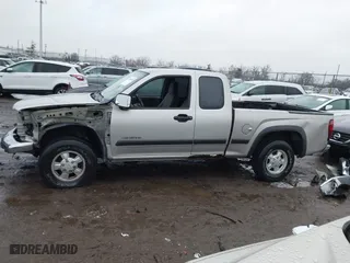 2005 Chevrolet Colorado LS Z71 with VIN 1GCDT196X58226139, listed as a IAAI auction lot 41520635 with 266,274 mi miles. Bid and sale history available at carsss.com. Image 15.