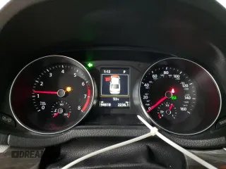 2017 Volkswagen Passat SEL Premium z VIN 1VWCT7A34HC078780, wystawiony jako Copart lot #49827235 z przebiegiem 94 618 mil mil oraz Szkoda całkowita • Salvage title. Historia ofert i sprzedaży dostępna na DreamBid. Obrazek 9.