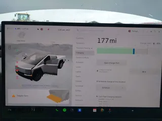 2024 Tesla Cybertruck z VIN 7G2CEHED0RA043898, wystawiony jako IAAI lot #41828143 z przebiegiem 8285 mil mil oraz . Historia ofert i sprzedaży dostępna na DreamBid. Obrazek 18.