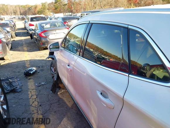 2019 Lincoln MKC Select z VIN 5LMCJ2D9XKUL17108, wystawiony jako IAAI lot #41045354 z przebiegiem 109 798 mil mil oraz . Historia ofert i sprzedaży dostępna na DreamBid. Obrazek 14.