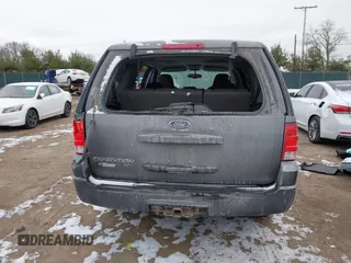 2004 Ford Expedition Special Service with VIN 1FMPU16L74LB40928, listed as a IAAI auction lot 41235243 with 233,942 mi miles. Bid and sale history available at carsss.com. Image 17.
