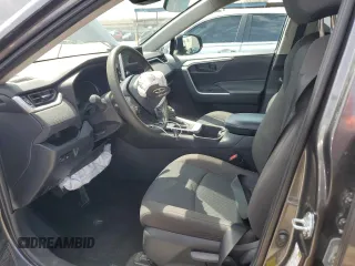 2023 Toyota RAV4 LE z VIN 2T3H1RFV1PC228541, wystawiony jako Copart lot #59481025 z przebiegiem 13 738 mil mil oraz Szkoda całkowita • Salvage title. Historia ofert i sprzedaży dostępna na DreamBid. Obrazek 7.