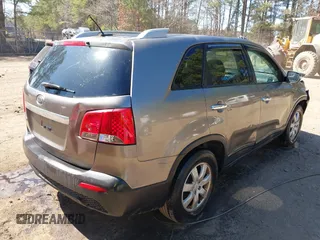 2012 Kia Sorento LX with VIN 5XYKT3A20CG188728, listed as a IAAI auction lot 41710733 with 141,109 mi miles. Bid and sale history available at carsss.com. Image 4.