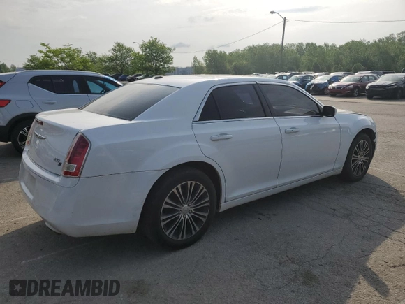 2014 Chrysler 300 S z VIN 2C3CCAGGXEH120747, wystawiony jako Copart lot #54400005 z przebiegiem 135 743 mil mil oraz Szkoda całkowita • Salvage title. Historia ofert i sprzedaży dostępna na DreamBid. Obrazek 3.