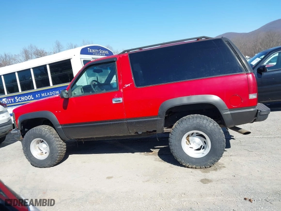 1999 Chevrolet Tahoe with VIN 3GNEK18R7XG189820, listed as a IAAI auction lot 41631906 with 212,720 mi miles. Bid and sale history available at carsss.com. Image 15.