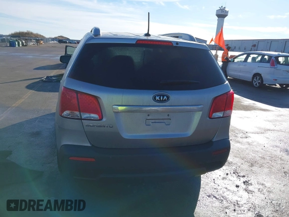 2012 Kia Sorento LX with VIN 5XYKTDA2XCG296490, listed as a IAAI auction lot 41660765 with 200,000 mi miles. Bid and sale history available at carsss.com. Image 12.