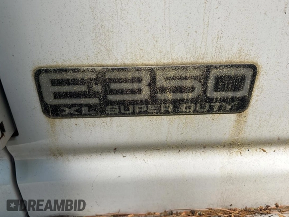 2004 Ford Econoline Passenger XL z VIN 1FBNE31L24HA20389, wystawiony jako Copart lot #61014605 z przebiegiem Nie podano mil oraz Czysty tytuł • Clean title. Historia ofert i sprzedaży dostępna na DreamBid. Obrazek 10.