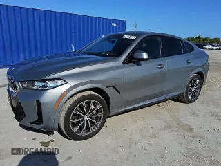 2025 BMW X6 xDrive40i z VIN 5UX33EX02S9W99295, wystawiony jako Copart lot #56997185 z przebiegiem 31 308 mil mil oraz Tytuł czysty. Historia ofert i sprzedaży dostępna na DreamBid. Obrazek 1.