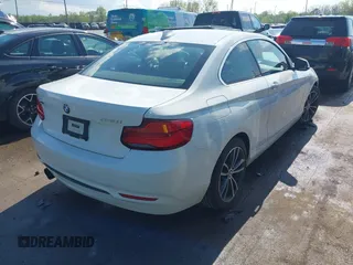 2019 BMW 2 Series 230i xDrive z VIN WBA2J3C53KVD49223, wystawiony jako IAAI lot #42166115 z przebiegiem 55 303 mil mil oraz . Historia ofert i sprzedaży dostępna na DreamBid. Obrazek 4.