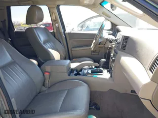 2005 Jeep Grand Cherokee Laredo with VIN 1J4HR48N85C536338, listed as a IAAI auction lot 42000017 with 195,758 mi miles. Bid and sale history available at carsss.com. Image 5.