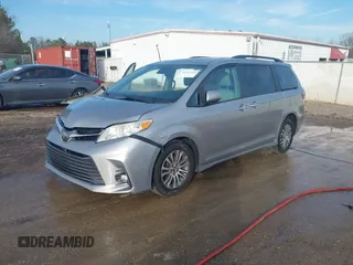 2018 Toyota Sienna XLE Auto Access Seat with VIN 5TDYZ3DC6JS928313, listed as a IAAI auction lot 41411318 with 145,480 mi miles. Bid and sale history available at carsss.com. Image 2.