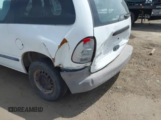 1999 Plymouth Voyager z VIN 2P4FP25BXXR367026, wystawiony jako IAAI lot #42111300 z przebiegiem 113 655 mil mil oraz . Historia ofert i sprzedaży dostępna na DreamBid. Obrazek 6.