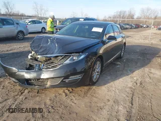 2015 Lincoln MKZ z VIN 3LN6L2J96FR619104, wystawiony jako IAAI lot #41794707 z przebiegiem 140 899 mil mil oraz . Historia ofert i sprzedaży dostępna na DreamBid. Obrazek 17.