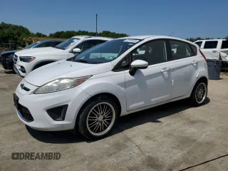 2012 Ford Fiesta SE z VIN 3FADP4EJ9CM148404, wystawiony jako Copart lot #59150695 z przebiegiem 84 705 mil mil oraz Czysty tytuł • Clean title. Historia ofert i sprzedaży dostępna na DreamBid. Obrazek 1.
