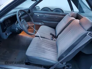1987 Chevrolet El Camino z VIN 3GCCW80H1HS905822, wystawiony jako Copart lot #83686744 z przebiegiem 83 492 mil mil oraz Szkoda całkowita • Salvage title. Historia ofert i sprzedaży dostępna na DreamBid. Obrazek 7.