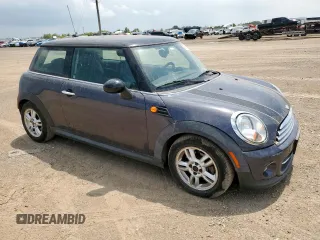 2012 MINI Hardtop z VIN WMWSU3C5XCT261707, wystawiony jako Copart lot #59939565 z przebiegiem 52 509 mil mil oraz Szkoda całkowita • Salvage title. Historia ofert i sprzedaży dostępna na DreamBid. Obrazek 4.