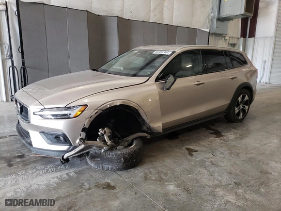 2024 Volvo V60 Cross Country Plus with VIN YV4L12WY5R2136187, listed as a Copart auction lot 66405344 with 5,137 mi miles and Salvage Title. Bid and sale history available at carsss.com. Image 1.