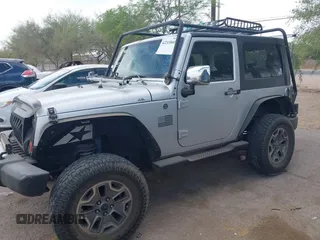 2008 Jeep Wrangler Sahara z VIN 1J4FA54158L640474, wystawiony jako IAAI lot #42243860 z przebiegiem 141 303 mil mil oraz . Historia ofert i sprzedaży dostępna na DreamBid. Obrazek 13.