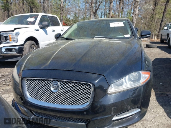 2013 Jaguar XJ Portfolio z VIN SAJWJ2GD0D8V49329, wystawiony jako IAAI lot #41829426 z przebiegiem 125 584 mil mil oraz . Historia ofert i sprzedaży dostępna na DreamBid. Obrazek 6.