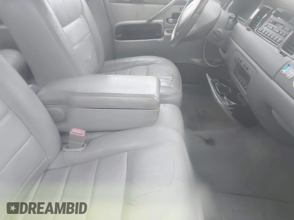 2001 Lincoln Town Car Signature with VIN 1LNHM82WX1Y697831, listed as a IAAI auction lot 42494909 with 202,805 mi miles and . Bid and sale history available at DreamBid. Image 5.