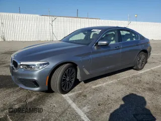 2019 BMW 5 Series 530e z VIN WBAJA9C56KB391866, wystawiony jako Copart lot #46541905 z przebiegiem Nie podano mil oraz Szkoda całkowita • Salvage title. Historia ofert i sprzedaży dostępna na DreamBid. Obrazek 1.