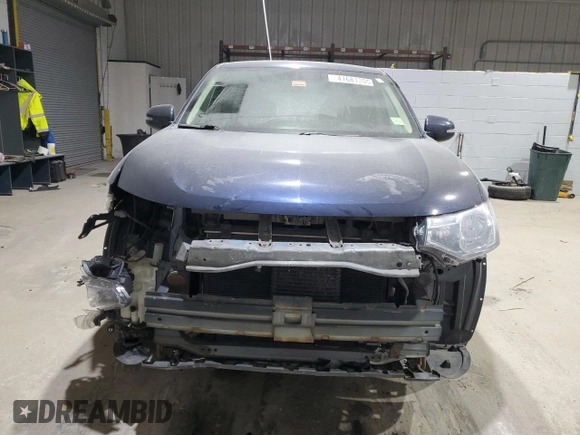 2014 Mitsubishi Outlander SE z VIN JA4AZ3A39EZ014190, wystawiony jako Copart lot #56565395 z przebiegiem 255 420 mil mil oraz Nie do naprawy • Non repairable. Historia ofert i sprzedaży dostępna na DreamBid. Obrazek 5.