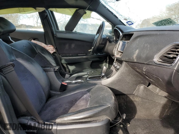 2014 Chrysler 200 Limited with VIN 1C3CCBCG6EN185565, listed as a Copart auction lot 43372415 with 116,383 mi miles and Salvage Title. Bid and sale history available at DreamBid. Image 7.