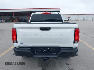 2024 Chevrolet Colorado 4WD Trail Boss z VIN 1GCPTEEK8R1242233, wystawiony jako IAAI lot #42364694 z przebiegiem 4 138 mil mil oraz . Historia ofert i sprzedaży dostępna na DreamBid. Obrazek 17.