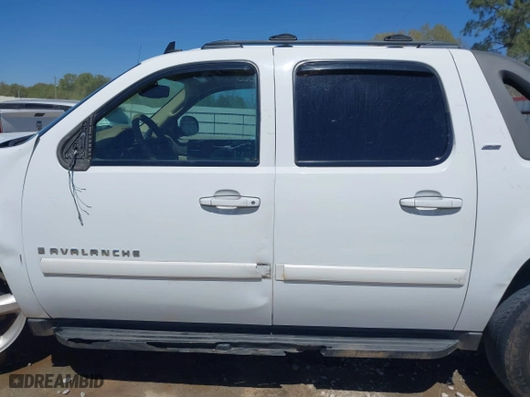 2009 Chevrolet Avalanche LT w/2LT with VIN 3GNEC22029G165263, listed as a IAAI auction lot 41812096 with 206,530 mi miles. Bid and sale history available at carsss.com. Image 15.