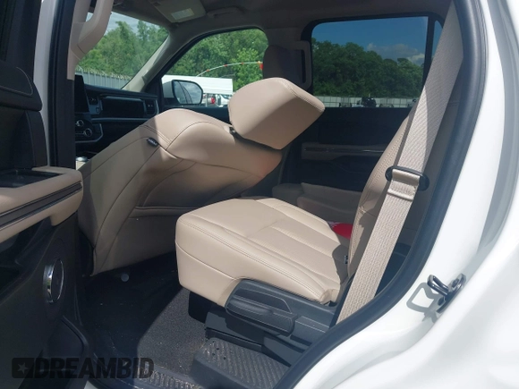 2024 Ford Expedition XLT with VIN 1FMJU1H87REA59678, listed as a IAAI auction lot 42253943 with 20,409 mi miles and . Bid and sale history available at DreamBid. Image 8.