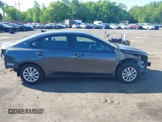 2019 Kia Forte LXS z VIN 3KPF24AD0KE087972, wystawiony jako IAAI lot #42252390 z przebiegiem 118 537 mil mil oraz . Historia ofert i sprzedaży dostępna na DreamBid. Obrazek 13.