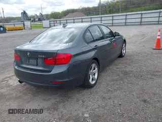 2015 BMW 3 Series 328i xDrive с VIN WBA3B5G52FNS14325, выставлен на аукционе IAAI как лот 42095241 с пробегом 95 726 миль миль и . История ставок и продаж доступна на DreamBid. Изображение 4.