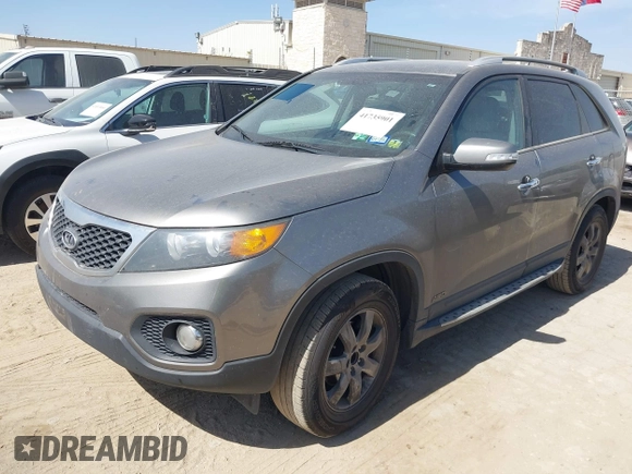 2013 Kia Sorento LX with VIN 5XYKTDA69DG360796, listed as a IAAI auction lot 41735901 with 216,875 mi miles. Bid and sale history available at carsss.com. Image 2.