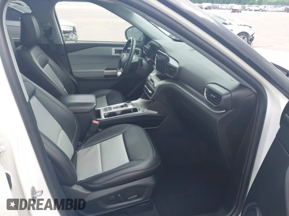2022 Ford Explorer XLT z VIN 1FMSK7DHXNGB35329, wystawiony jako IAAI lot #42221442 z przebiegiem 56 655 mil mil oraz . Historia ofert i sprzedaży dostępna na DreamBid. Obrazek 5.