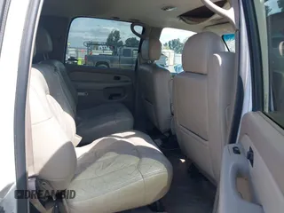 2002 Chevrolet Suburban Z71 with VIN 3GNFK16Z22G270482, listed as a IAAI auction lot 41827919 with 206,240 mi miles. Bid and sale history available at carsss.com. Image 8.