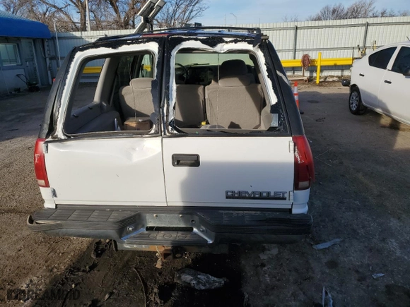 1999 Chevrolet Tahoe with VIN 1GNEC13RXXJ519095, listed as a Copart auction lot 43254645 with 176,861 mi miles and Salvage Title. Bid and sale history available at carsss.com. Image 6.