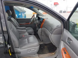 2008 Toyota Sienna XLE with VIN 5TDZK22C18S161342, listed as a IAAI auction lot 42027277 with 198,489 mi miles. Bid and sale history available at carsss.com. Image 5.