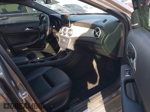 2017 Mercedes-Benz GLA 250 z VIN WDCTG4GB4HJ341330, wystawiony jako IAAI lot #41612261 z przebiegiem 104 743 mil mil oraz . Historia ofert i sprzedaży dostępna na DreamBid. Obrazek 5.
