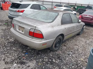 1996 Honda Accord LX with VIN 1HGCD563XTA289338, listed as a IAAI auction lot 41896052 with 221,401 mi miles and . Bid and sale history available at carsss.com. Image 4.