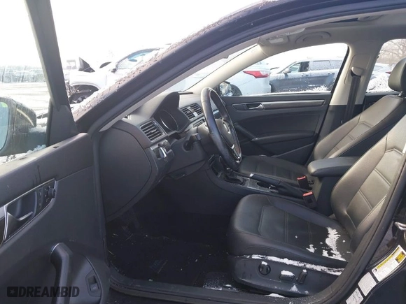 2018 Volkswagen Passat 2.0T SE with VIN 1VWBA7A33JC009425, listed as a IAAI auction lot 41362076 with 89,673 mi miles. Bid and sale history available at carsss.com. Image 5.