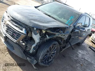 2023 Chevrolet Traverse RS z VIN 1GNEVJKW5PJ276524, wystawiony jako IAAI lot #41582780 z przebiegiem 56 095 mil mil oraz . Historia ofert i sprzedaży dostępna na DreamBid. Obrazek 2.