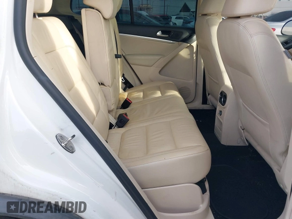 2012 Volkswagen Tiguan SE z VIN WVGAV7AX6CW535969, wystawiony jako IAAI lot #41464523 z przebiegiem 138 858 mil mil oraz . Historia ofert i sprzedaży dostępna na DreamBid. Obrazek 8.
